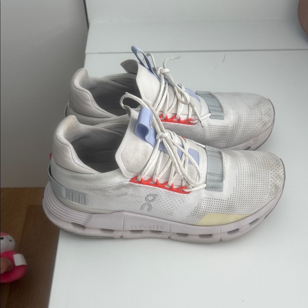 On Women's White and Gray Sneakers